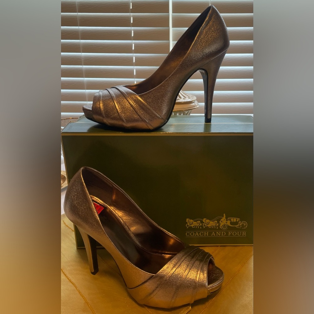 NEW COACH AND FOUR CF Danah Pewter Open Toe Pumps Size 10